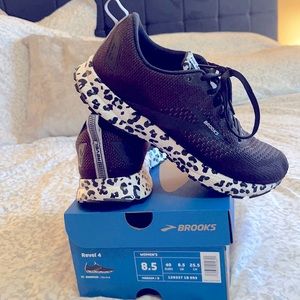 Brooks Revel 4 size 8.5